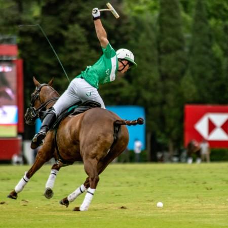 Casco Blanco y Verde de Polo